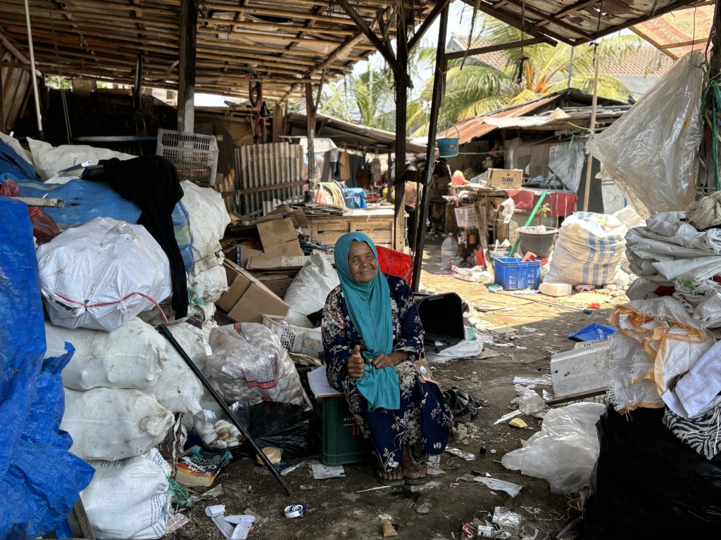 バリ南部最大のごみ山・コミュニティ